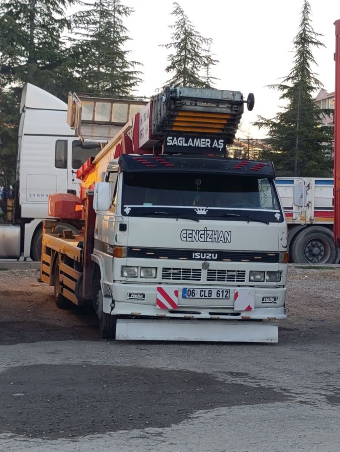 Asansörlü nakliyat aracı